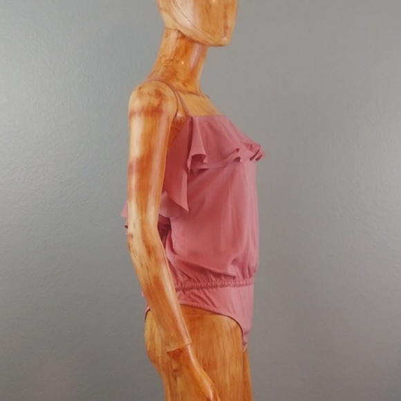 L'ACADEMIE | salmon off shoulder ruffle bodysuit - Picture 7 of 8